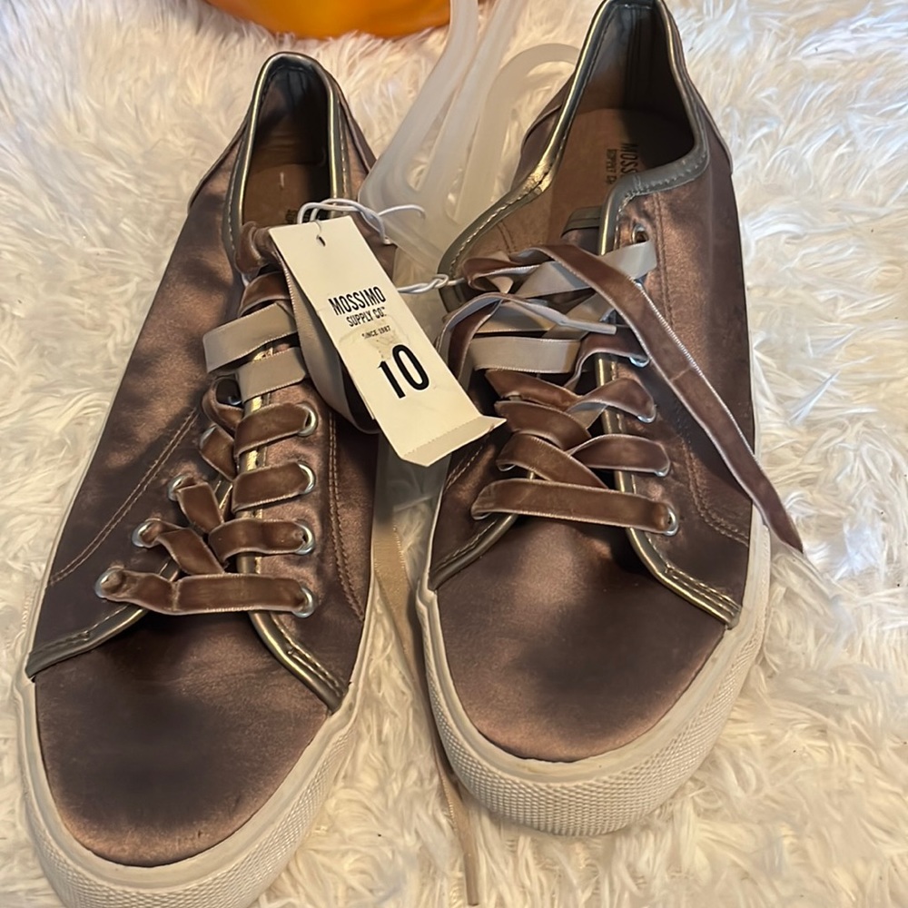New women’s mossimo sneakers size 10